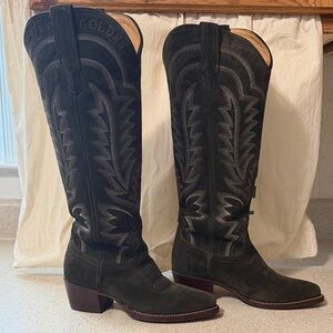 Tecovas Abby Boot – Olive Suede – Size 6 – NEW